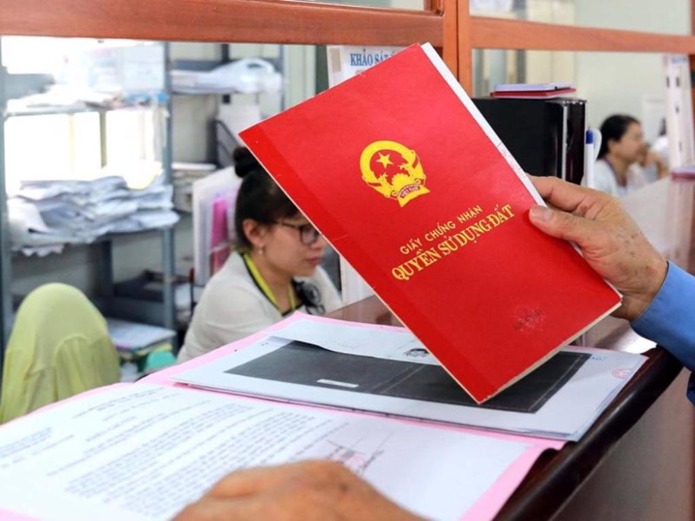 thuế khi mua b&aacute;n nh&agrave; đất 2025