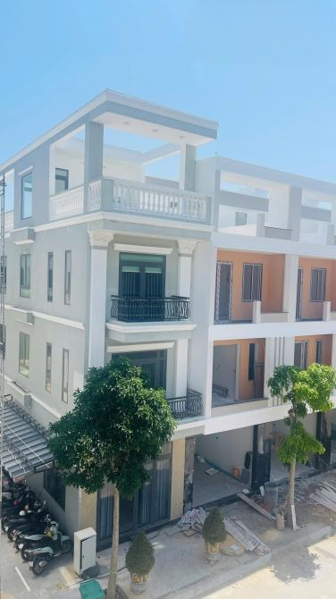 Bán nhà 3 tầng xây thô tại khu đô thị Riverside Chợ Góc Nhơn Bình Quy Nhơn 3,47 tỷ