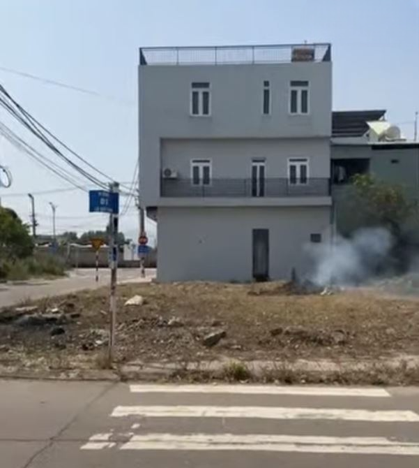 Bán lô góc 2 mặt tiền đường Đào Tấn, Thị trấn Tuy Phước, Bình Định, giá 3,6 tỷ