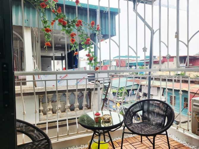 Tập thể 65m2 phố Nguyên Hồng💥2 Ngủ+2WC💥Nhà đẹp ở luôn💥Sổ riêng💥Oto đỗ💥2.5 Tỷ