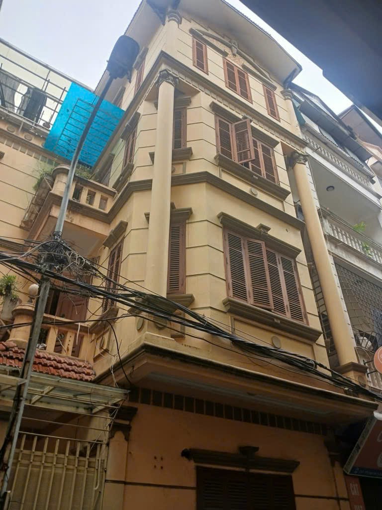 Hiếm! Biệt thự 4 tầng Xuân Thủy, 65m², gara, mặt tiền 8.3m – Giá chỉ 23.8 tỷ