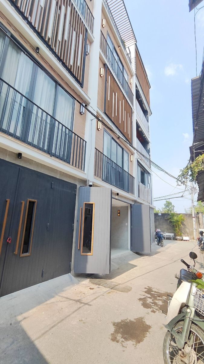 CHIỀU NGANG KHỦNG 4.8M HIẾM CÓ: BỘ 3 SIÊU PHẨM P6 GẦN SÂN BAY - XE HƠI NGỦ TRONG NHÀ.