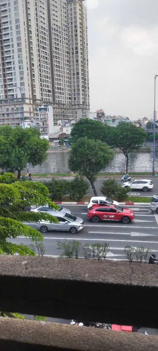 Nhà tập thể 4 lầu - bán lầu 2 - địa chỉ 194 Võ Văn Kiệt phường Bến Thành Quận 1 -  ngang 5, 75 m - dài 29,81m - giá 8 tỷ 1