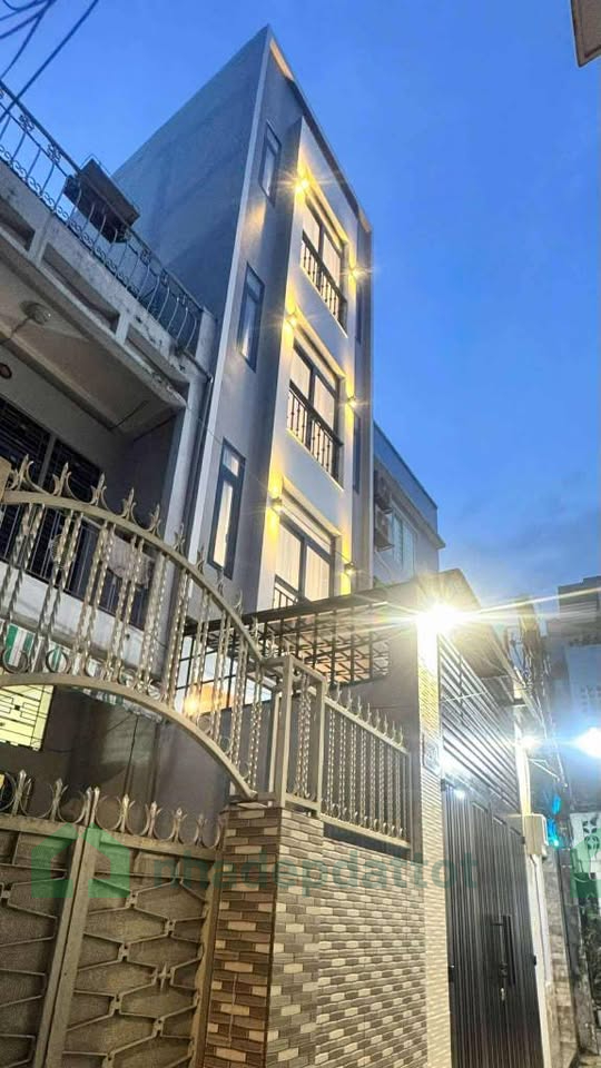 Nhà siêu vị trí sát vòng xoay Ngã Bảy, gần đường 3/2, chỉ 50m ra mặt tiền Lê Hồng Phong!