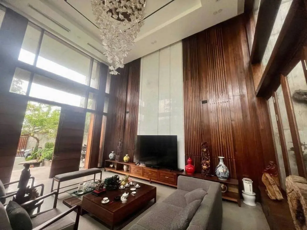 95 TỶ NHỈNH SỞ HỮU BIỆT THỰ NHÀ VƯỜN ĐẲNG CẤP MẶT PHỐ NGỌC THỤY – LONG BIÊN/ DT: 780 M2 (SỔ 590M2)/ 3 TẦNG | MT 17M. TRONG TẦM NGẮM CÁC ĐẠI GIA SĂN TÌM - SỞ HỮU. HÀNG HIẾM QUẬN LONG BIÊN.