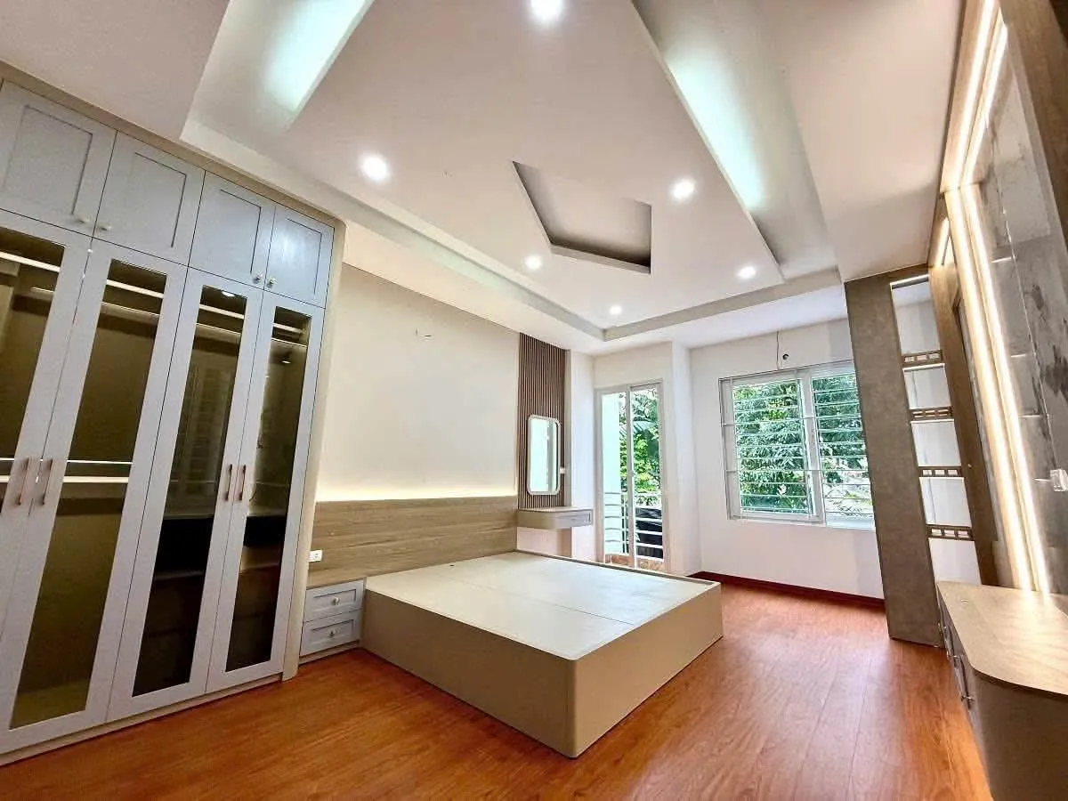 9 TỶ NHỈNH SỞ HỮU NHÀ MỚI XÂY PHỐ XUÂN LA – TÂY HỒ | LÔ GÓC GẦN PHỐ – NHÀ ĐẸP Ở NGAY
 DT: 32,6M2/ 5 TẦNG. TRONG TẦM NGẮM CÁC ANH CHỊ TÀI CHÍNH TỐT SĂN TÌM - SỞ HỮU. HIẾM CÓ KHÓ TÌM TẠI TÂY HỒ