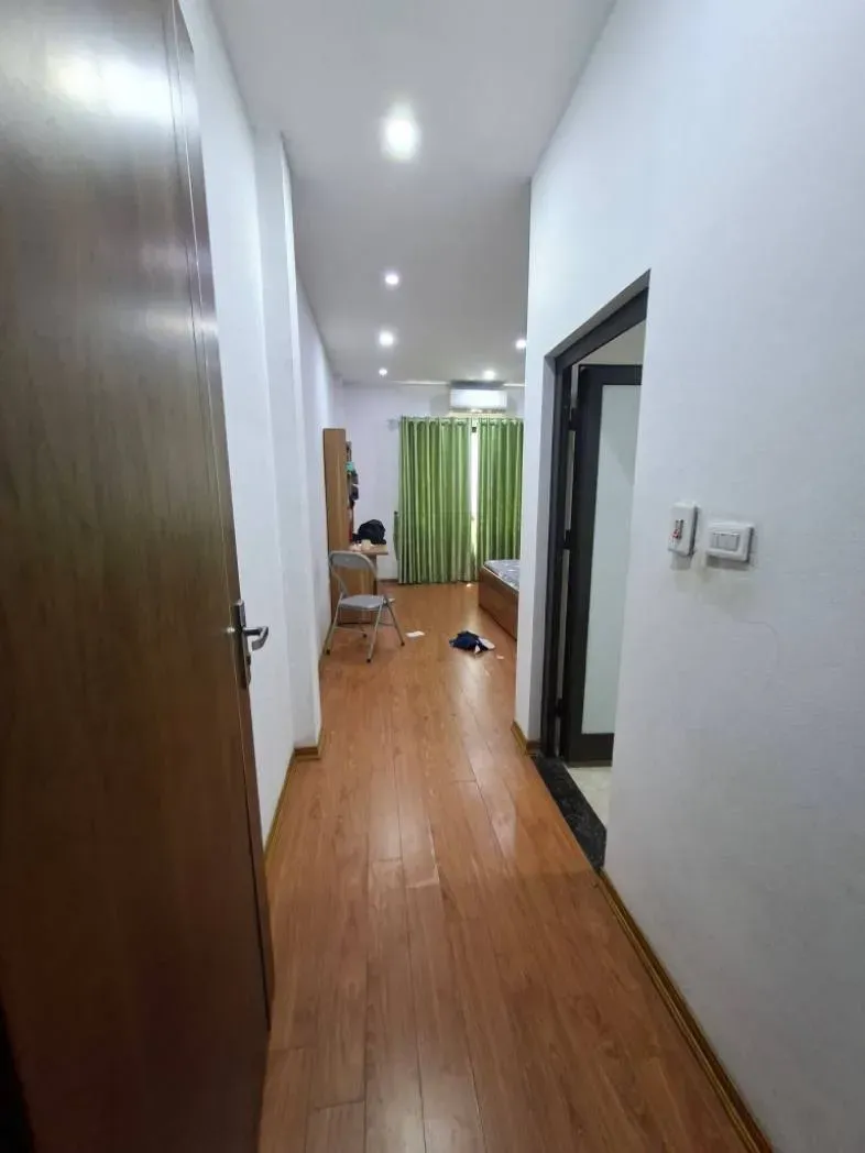 6.5 TỶ NHỈNH SỞ HỮU NGAY NHÀ ĐẸP NGUYỄN VĂN LINH – THẠCH BÀN, LONG BIÊN. DIÊN TÍCH: 36M2| 5 TẦNG| MT 4.08M. 
Ô TÔ ĐẬU NGAY CỔNG - CÁCH AEON MALL 1 KM -.TRONG TẦM NGẮM ANH CHỊ CÓ TÀI CHÍNH TỐT.
