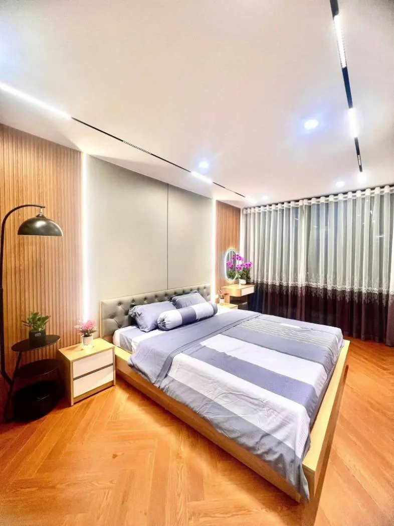 9.7 TỶ NHỈNH SỞ HỮU SIÊU PHẨM HOÀNG HOA THÁM – TÂY HỒ. 40M2/ 5 TẦNG/ THANG MÁY. NHÀ ĐẸP - NGÕ RỘNG CÁCH PHỐ 20M. TRONG TẦM NGẮM CÁC ANH CHỊ CÓ TÀI CHÍNH TỐT SĂN TÌM - SỞ HỮU.

HÀNG HIẾM QUẬN TÂY HỒ.