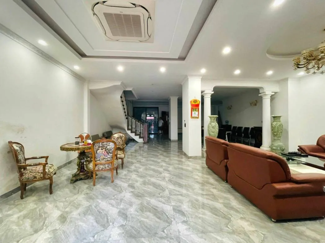 400 TỶ NHỈNH SỞ HỮU SIÊU BIỆT PHỦ SÂN VƯỜN LẠC LONG QUÂN – TÂY HỒ. DT: 748M2/ 3 TẦNG CĂN 1 - 4 TẦNG CĂN 2/ MT: 16M. TRONG TẦM NGẮM PHÙ HỢP VỚI CÁC ĐẠI GIA SĂN TÌM - SỞ HỮU.