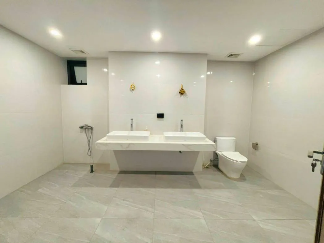 400 TỶ NHỈNH SỞ HỮU SIÊU BIỆT PHỦ SÂN VƯỜN LẠC LONG QUÂN – TÂY HỒ. DT: 748M2/ 3 TẦNG CĂN 1 - 4 TẦNG CĂN 2/ MT: 16M. TRONG TẦM NGẮM PHÙ HỢP VỚI CÁC ĐẠI GIA SĂN TÌM - SỞ HỮU.