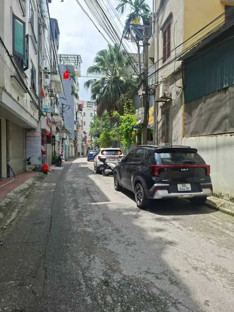 6.5 TỶ NHỈNH SỞ HỮU NGAY NHÀ ĐẸP NGUYỄN VĂN LINH – THẠCH BÀN, LONG BIÊN. DIÊN TÍCH: 36M2| 5 TẦNG| MT 4.08M. 
Ô TÔ ĐẬU NGAY CỔNG - CÁCH AEON MALL 1 KM -.TRONG TẦM NGẮM ANH CHỊ CÓ TÀI CHÍNH TỐT.