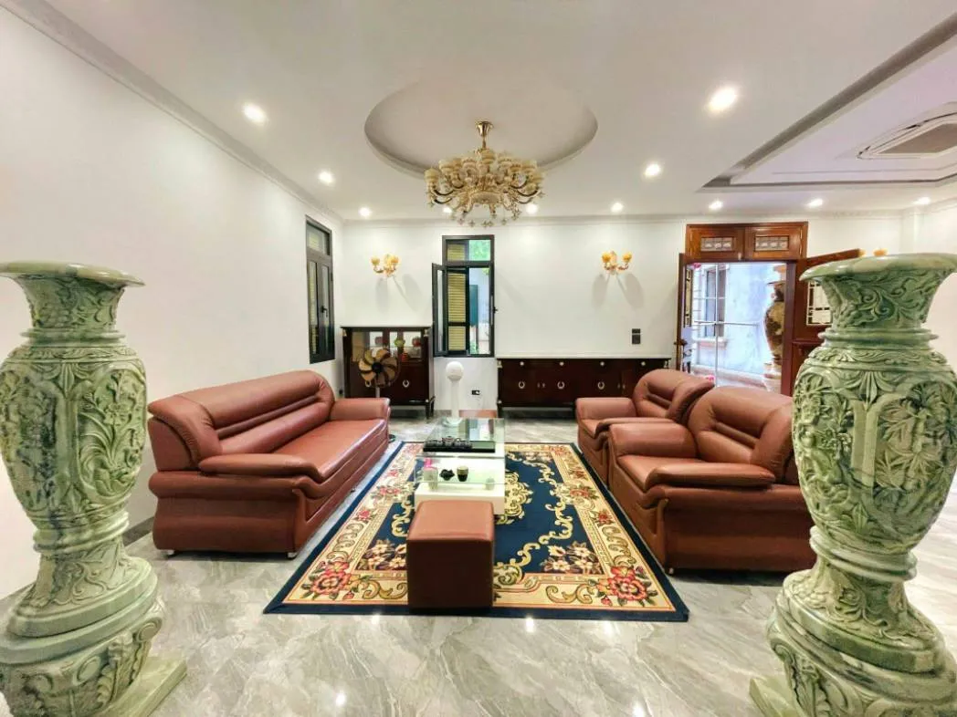 400 TỶ NHỈNH SỞ HỮU SIÊU BIỆT PHỦ SÂN VƯỜN LẠC LONG QUÂN – TÂY HỒ. DT: 748M2/ 3 TẦNG CĂN 1 - 4 TẦNG CĂN 2/ MT: 16M. TRONG TẦM NGẮM PHÙ HỢP VỚI CÁC ĐẠI GIA SĂN TÌM - SỞ HỮU.