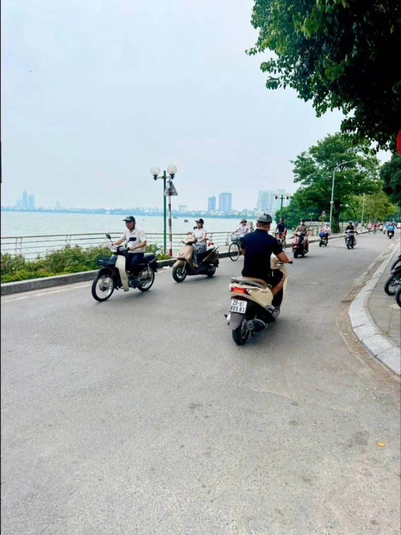 10.7 TỶ NHỈNH SỞ HỮU LÔ ĐẤT VÀNG THỤY KHUÊ – GẦN TRÍCH SÀI, HỒ TÂY | TIỀM NĂNG ĐẦU TƯ CAO. DT: 72M2/ SẴN NHÀ CẤP 4 2 TẦNG/ MT: 5.4M (NỞ HẬU 6.4M). TRONG TẦM NGẮM ANH CHỊ TÀI CHÍNH TỐT SĂN TÌM.