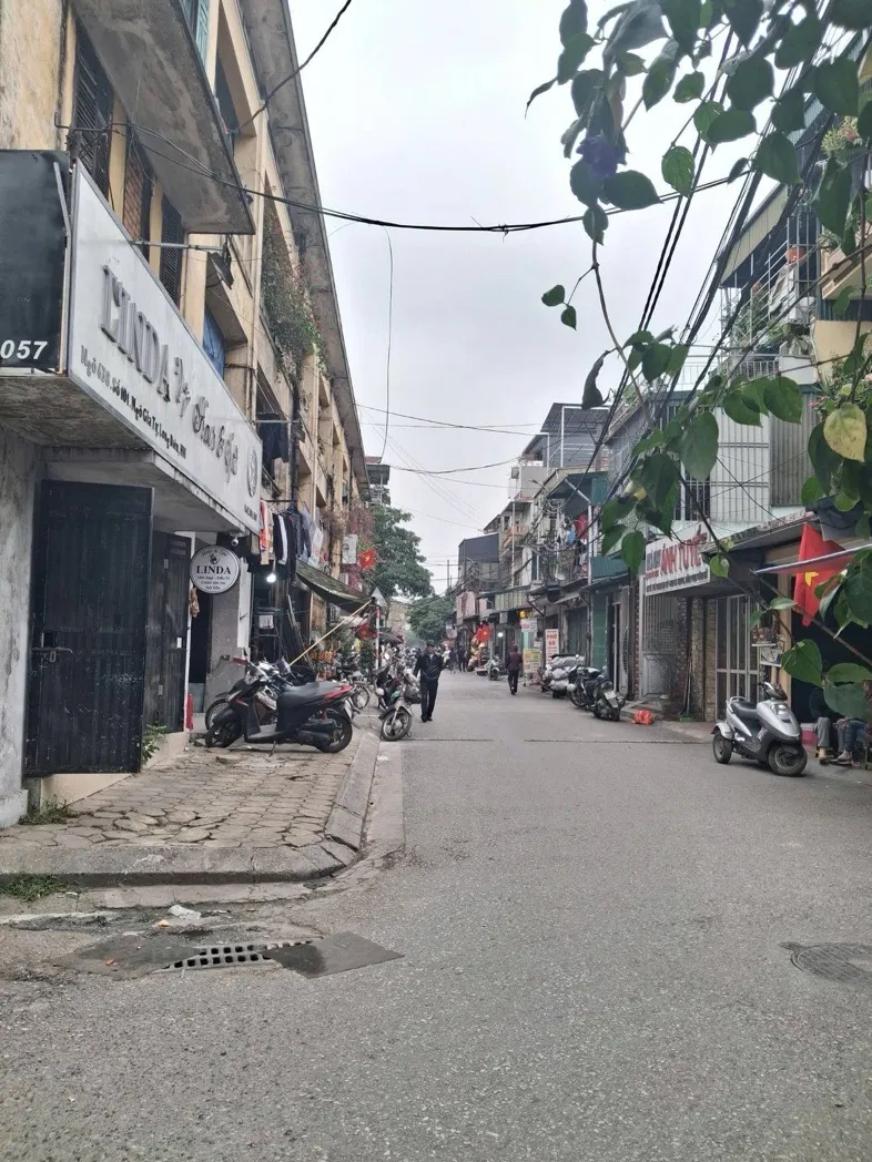 105m, nhỉnh 11 tỷ , nhà 3 tầng dân ngay chu huy mân