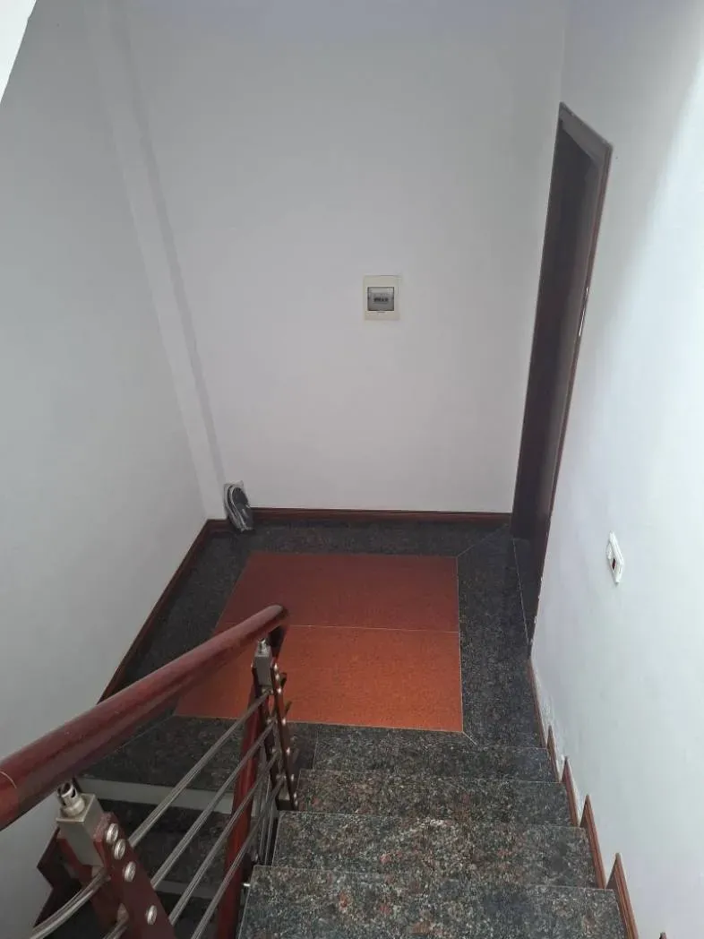 6.5 TỶ NHỈNH SỞ HỮU NGAY NHÀ ĐẸP NGUYỄN VĂN LINH – THẠCH BÀN, LONG BIÊN. DIÊN TÍCH: 36M2| 5 TẦNG| MT 4.08M. 
Ô TÔ ĐẬU NGAY CỔNG - CÁCH AEON MALL 1 KM -.TRONG TẦM NGẮM ANH CHỊ CÓ TÀI CHÍNH TỐT.