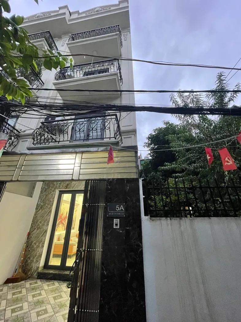 Nhỉnh 8 tỷ , nhà 58 m, 4 tầng ô tô qua nhà đỗ cửa , ngay thượng thanh - Long biên
