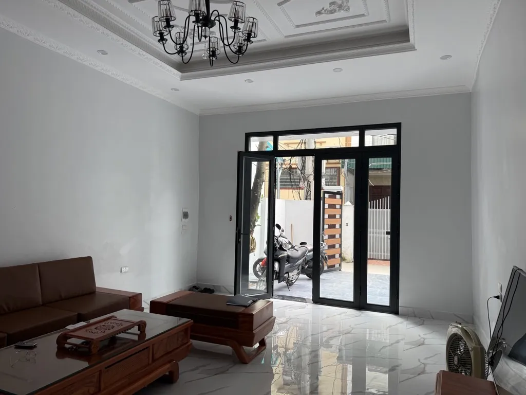 105m, nhỉnh 11 tỷ , nhà 3 tầng dân ngay chu huy mân