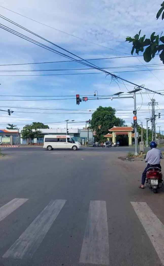 Mặt tiền đường chính Phong Nam Hòa Xuân. Chỉ 3.9x tỷ . Chỉ một lô duy nhất tại vị trí siêu đẹp này.