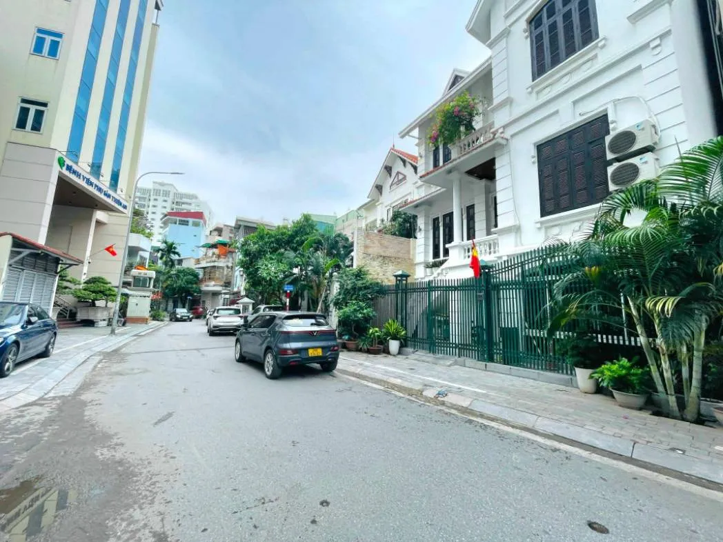 400 TỶ NHỈNH SỞ HỮU SIÊU BIỆT PHỦ SÂN VƯỜN LẠC LONG QUÂN – TÂY HỒ. DT: 748M2/ 3 TẦNG CĂN 1 - 4 TẦNG CĂN 2/ MT: 16M. TRONG TẦM NGẮM PHÙ HỢP VỚI CÁC ĐẠI GIA SĂN TÌM - SỞ HỮU.
