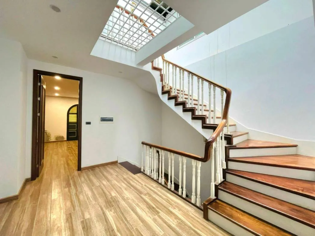 400 TỶ NHỈNH SỞ HỮU SIÊU BIỆT PHỦ SÂN VƯỜN LẠC LONG QUÂN – TÂY HỒ. DT: 748M2/ 3 TẦNG CĂN 1 - 4 TẦNG CĂN 2/ MT: 16M. TRONG TẦM NGẮM PHÙ HỢP VỚI CÁC ĐẠI GIA SĂN TÌM - SỞ HỮU.
