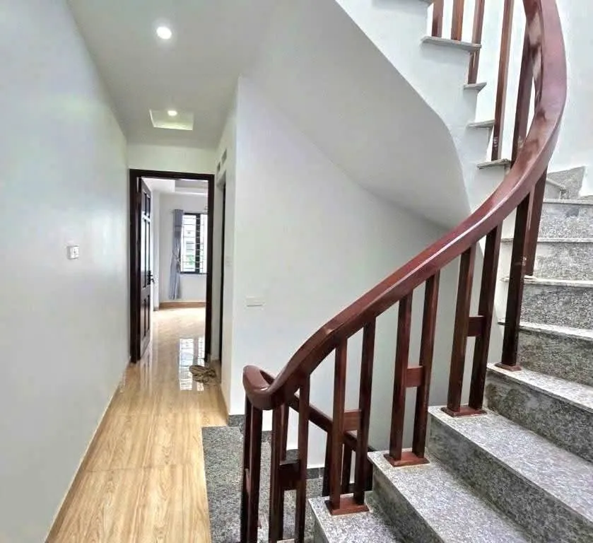 8.99 TỶ NHỈNH SỞ HỮU NHÀ LẠC LONG QUÂN - TÂY HỒ | NGÕ THÔNG Ô TÔ KINH DOANH | GẦN HỒ TÂY. DT: 40M - 5 TẦNG - MT: 4M. TRONG TẦM NGẮM ANH CHỊ CÓ NHU CẦU MUA Ở VÀ KINH DOANH NHỎ TRUNG TÂM SĂN TÌM.