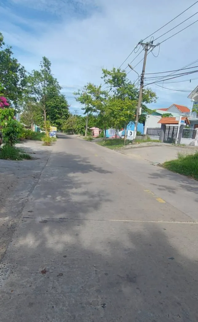 Mặt tiền đường chính Phong Nam Hòa Xuân. Chỉ 3.9x tỷ . Chỉ một lô duy nhất tại vị trí siêu đẹp này.