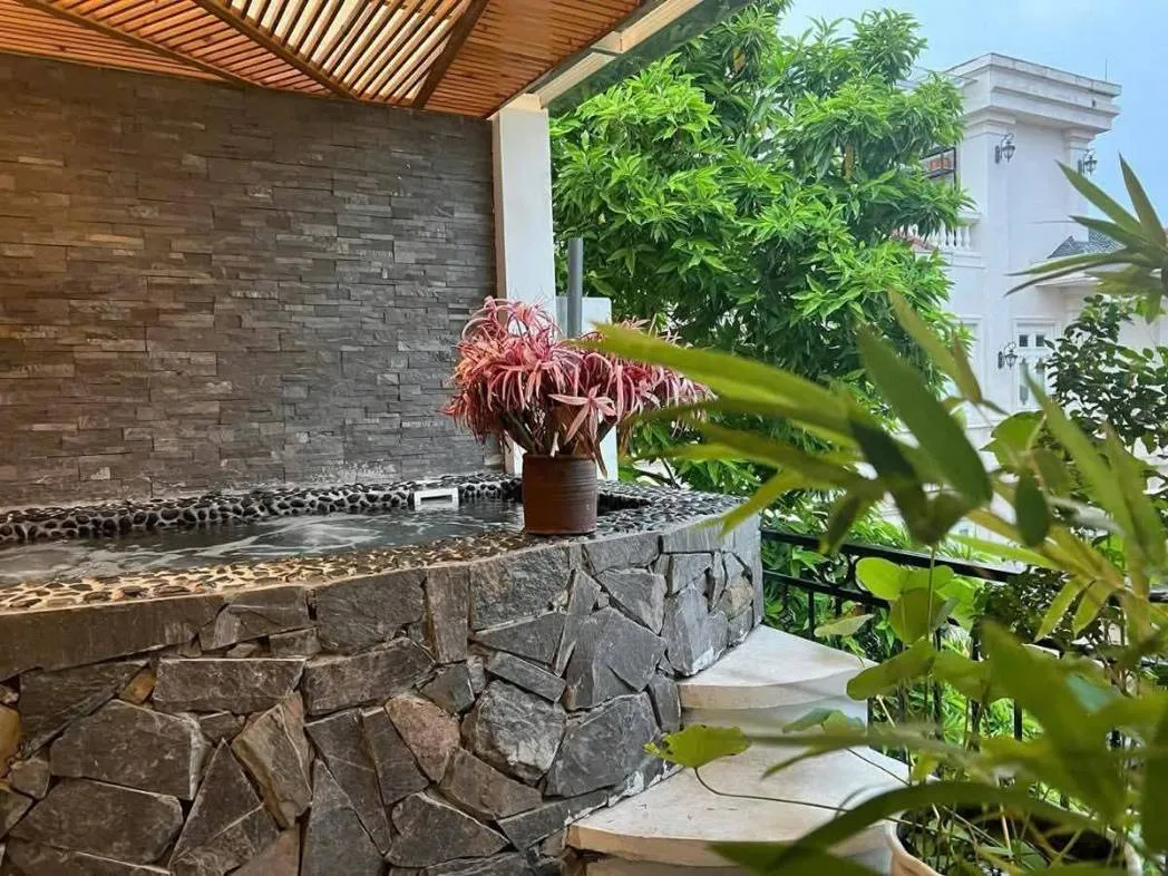 150 TỶ SỞ HỮU BIỆT THỰ SIÊU VIP CIPUTRA – TÂY HỒ/ LÔ GÓC/ VỊ TRÍ ĐẸP NHẤT KHU ĐÔ THỊ/ DIỆN TÍCH: 296M2/ 4 TẦNG/ MT 9.6M. TRONG TẦM NGẮM CỦA CÁC ĐẠI GIA SĂN TÌM - SỞ HỮU.
HÀNG HIẾN 1 - 0 - 2 TÂY HỒ.