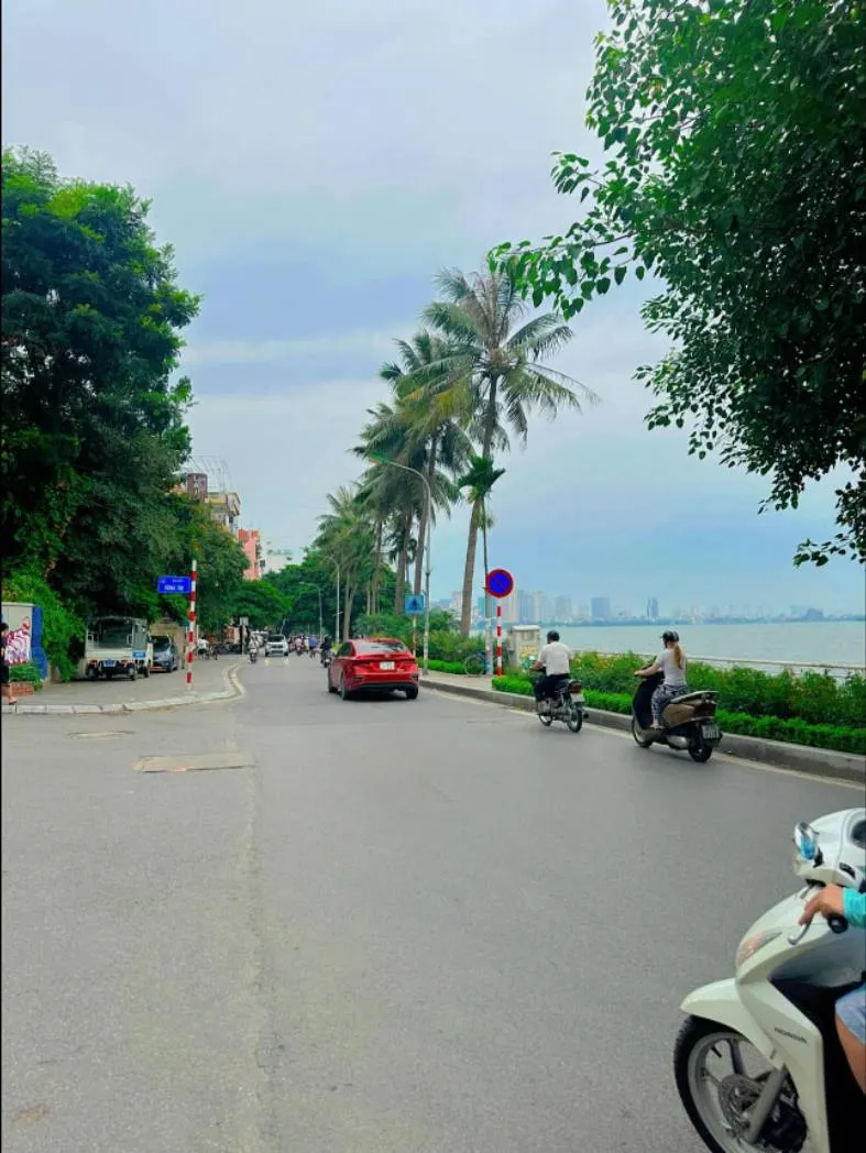 10.7 TỶ NHỈNH SỞ HỮU LÔ ĐẤT VÀNG THỤY KHUÊ – GẦN TRÍCH SÀI, HỒ TÂY | TIỀM NĂNG ĐẦU TƯ CAO. DT: 72M2/ SẴN NHÀ CẤP 4 2 TẦNG/ MT: 5.4M (NỞ HẬU 6.4M). TRONG TẦM NGẮM ANH CHỊ TÀI CHÍNH TỐT SĂN TÌM.