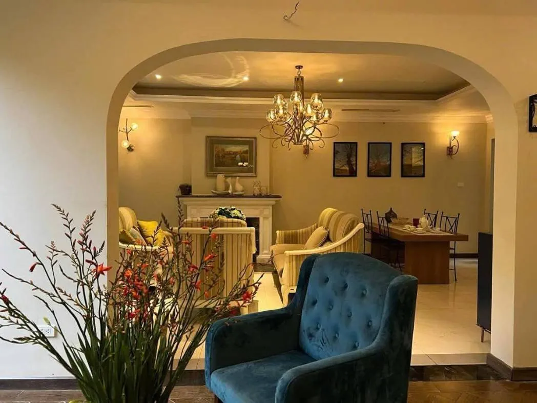 150 TỶ SỞ HỮU BIỆT THỰ SIÊU VIP CIPUTRA – TÂY HỒ/ LÔ GÓC/ VỊ TRÍ ĐẸP NHẤT KHU ĐÔ THỊ/ DIỆN TÍCH: 296M2/ 4 TẦNG/ MT 9.6M. TRONG TẦM NGẮM CỦA CÁC ĐẠI GIA SĂN TÌM - SỞ HỮU.
HÀNG HIẾN 1 - 0 - 2 TÂY HỒ.