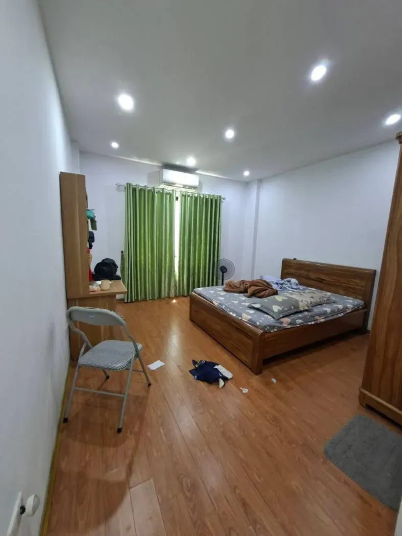 6.5 TỶ NHỈNH SỞ HỮU NGAY NHÀ ĐẸP NGUYỄN VĂN LINH – THẠCH BÀN, LONG BIÊN. DIÊN TÍCH: 36M2| 5 TẦNG| MT 4.08M. 
Ô TÔ ĐẬU NGAY CỔNG - CÁCH AEON MALL 1 KM -.TRONG TẦM NGẮM ANH CHỊ CÓ TÀI CHÍNH TỐT.