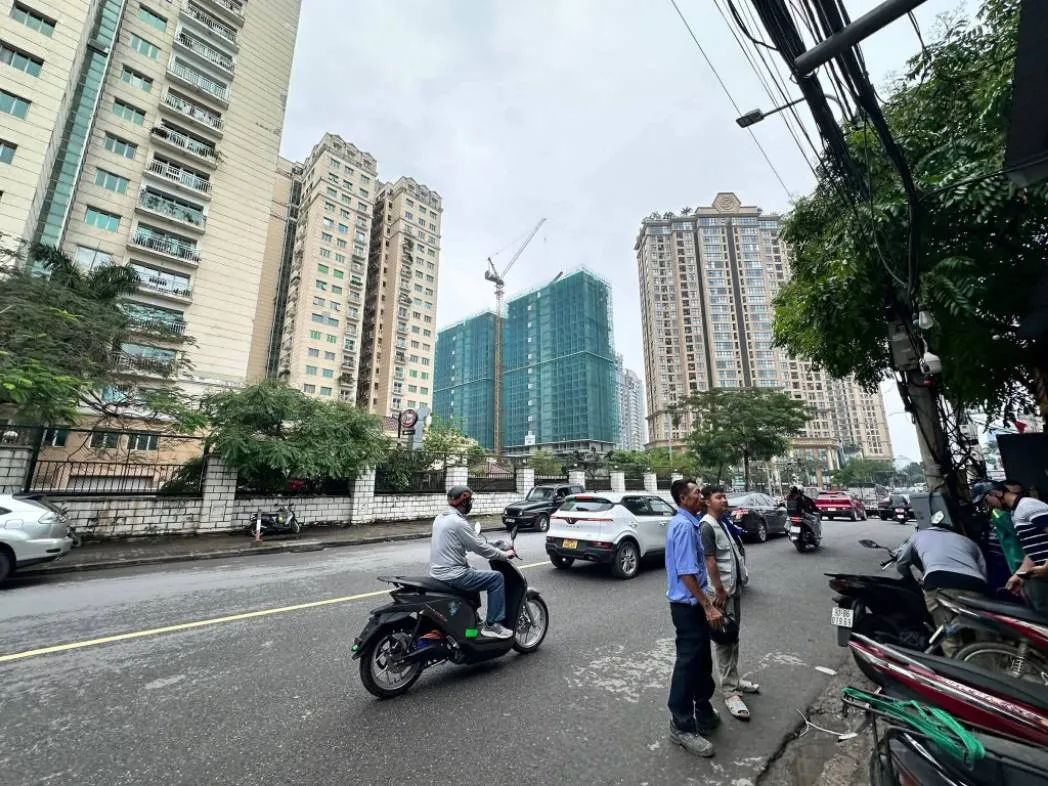 9.7 TỶ NHỈNH SỞ HỮU SIÊU PHẨM HOÀNG HOA THÁM – TÂY HỒ. 40M2/ 5 TẦNG/ THANG MÁY. NHÀ ĐẸP - NGÕ RỘNG CÁCH PHỐ 20M. TRONG TẦM NGẮM CÁC ANH CHỊ CÓ TÀI CHÍNH TỐT SĂN TÌM - SỞ HỮU.

HÀNG HIẾM QUẬN TÂY HỒ.