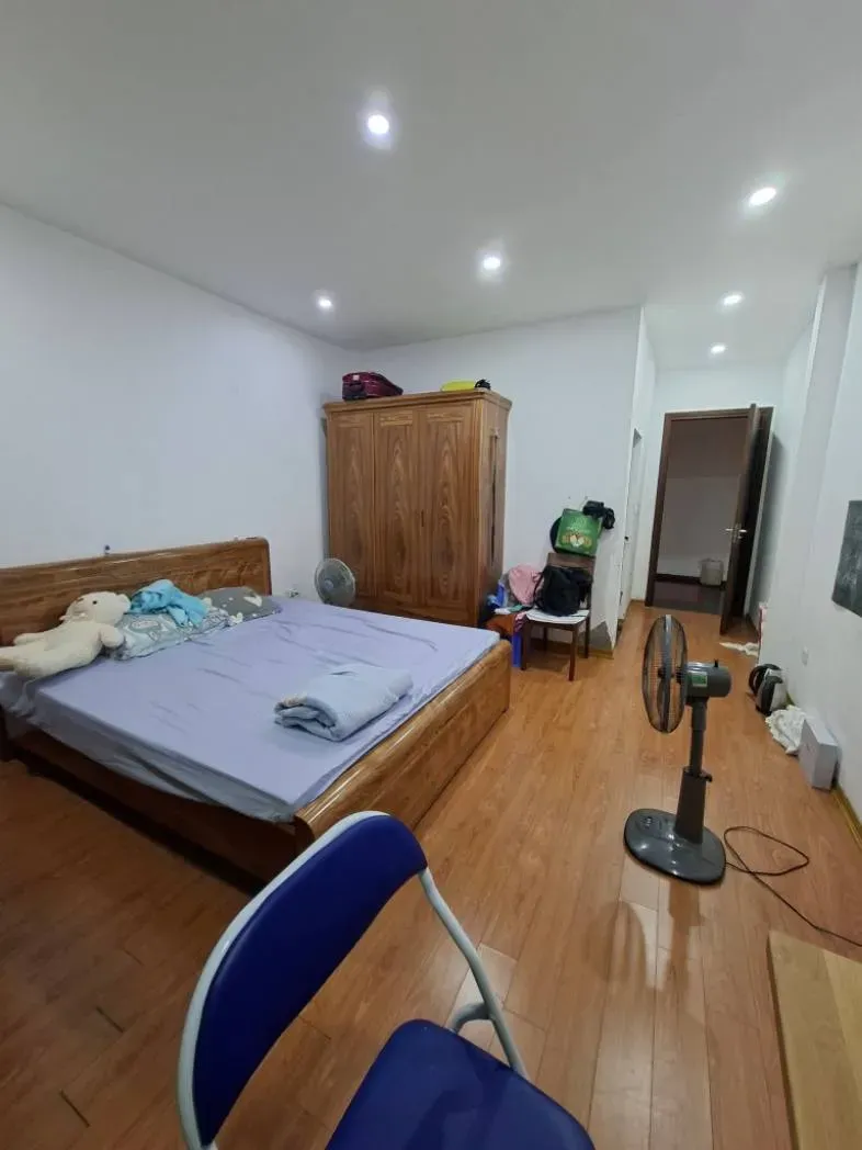 6.5 TỶ NHỈNH SỞ HỮU NGAY NHÀ ĐẸP NGUYỄN VĂN LINH – THẠCH BÀN, LONG BIÊN. DIÊN TÍCH: 36M2| 5 TẦNG| MT 4.08M. 
Ô TÔ ĐẬU NGAY CỔNG - CÁCH AEON MALL 1 KM -.TRONG TẦM NGẮM ANH CHỊ CÓ TÀI CHÍNH TỐT.