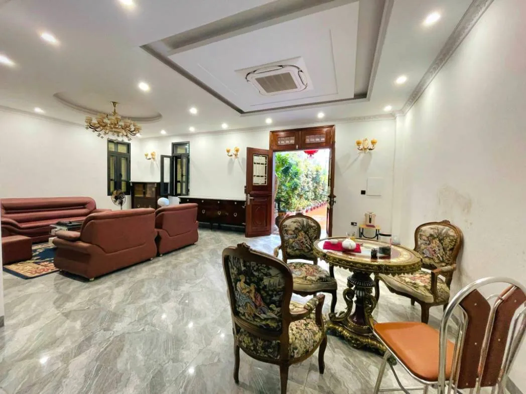 400 TỶ NHỈNH SỞ HỮU SIÊU BIỆT PHỦ SÂN VƯỜN LẠC LONG QUÂN – TÂY HỒ. DT: 748M2/ 3 TẦNG CĂN 1 - 4 TẦNG CĂN 2/ MT: 16M. TRONG TẦM NGẮM PHÙ HỢP VỚI CÁC ĐẠI GIA SĂN TÌM - SỞ HỮU.