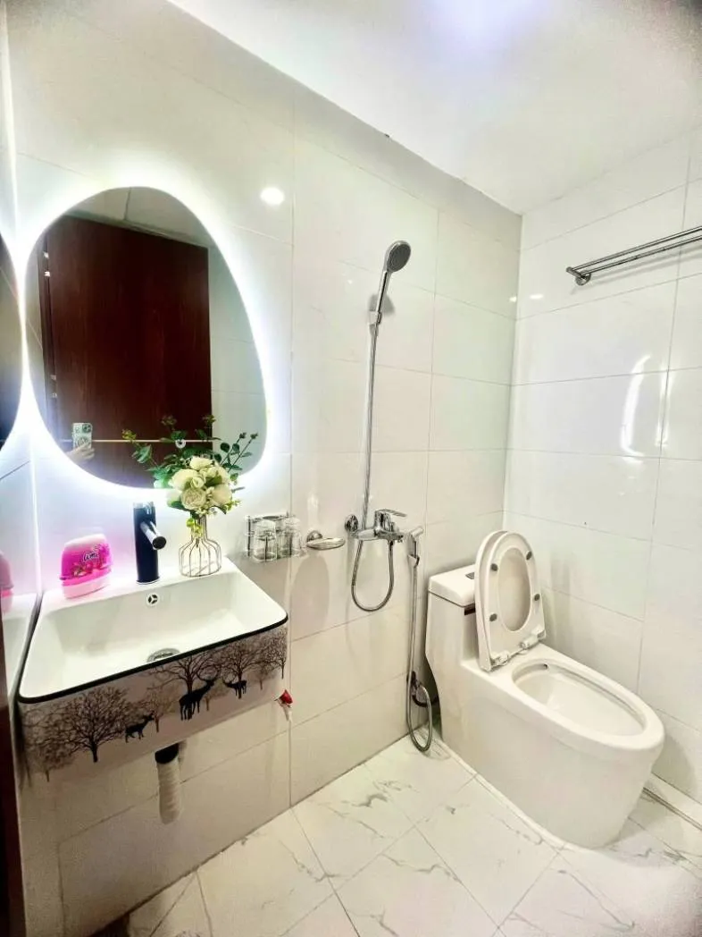 9.7 TỶ NHỈNH SỞ HỮU SIÊU PHẨM HOÀNG HOA THÁM – TÂY HỒ. 40M2/ 5 TẦNG/ THANG MÁY. NHÀ ĐẸP - NGÕ RỘNG CÁCH PHỐ 20M. TRONG TẦM NGẮM CÁC ANH CHỊ CÓ TÀI CHÍNH TỐT SĂN TÌM - SỞ HỮU.

HÀNG HIẾM QUẬN TÂY HỒ.