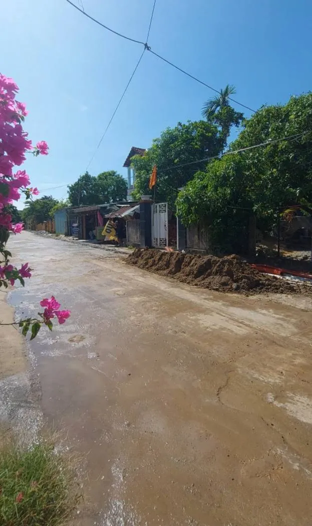 Mặt tiền đường Phong Nam Hòa Châu Đà Nẵng. Đường 7.5m .Đang thi công nâng lên 10.5m
