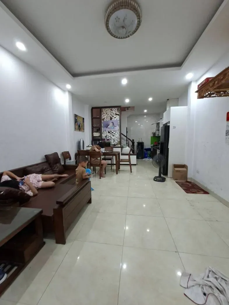 6.5 TỶ NHỈNH SỞ HỮU NGAY NHÀ ĐẸP NGUYỄN VĂN LINH – THẠCH BÀN, LONG BIÊN. DIÊN TÍCH: 36M2| 5 TẦNG| MT 4.08M. 
Ô TÔ ĐẬU NGAY CỔNG - CÁCH AEON MALL 1 KM -.TRONG TẦM NGẮM ANH CHỊ CÓ TÀI CHÍNH TỐT.