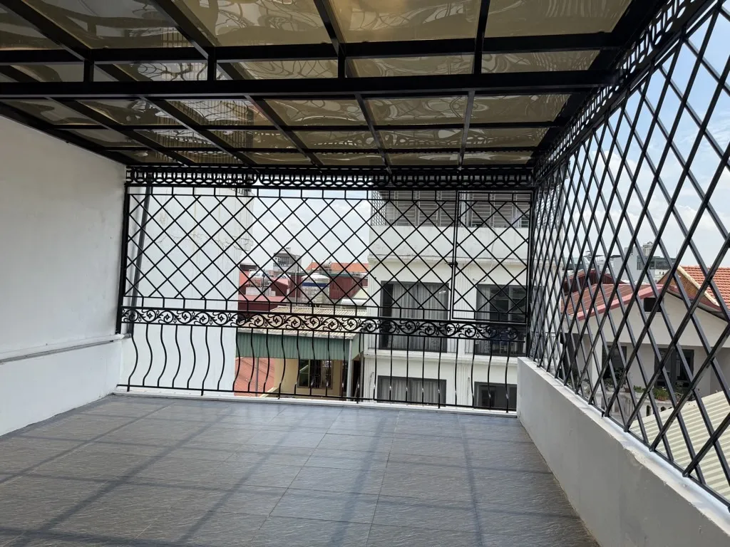105m, nhỉnh 11 tỷ , nhà 3 tầng dân ngay chu huy mân