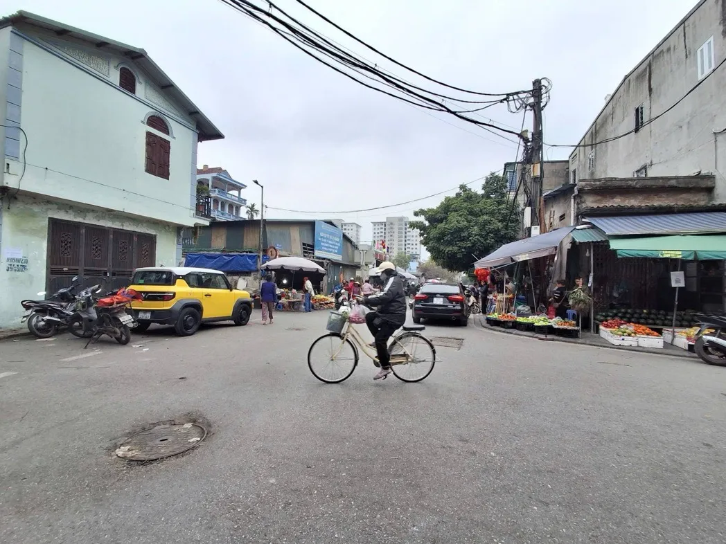 105m, nhỉnh 11 tỷ , nhà 3 tầng dân ngay chu huy mân