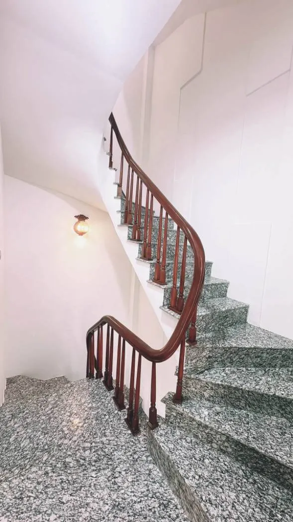 9 TỶ NHỈNH SỞ HỮU NHÀ MỚI XÂY PHỐ XUÂN LA – TÂY HỒ | LÔ GÓC GẦN PHỐ – NHÀ ĐẸP Ở NGAY
 DT: 32,6M2/ 5 TẦNG. TRONG TẦM NGẮM CÁC ANH CHỊ TÀI CHÍNH TỐT SĂN TÌM - SỞ HỮU. HIẾM CÓ KHÓ TÌM TẠI TÂY HỒ