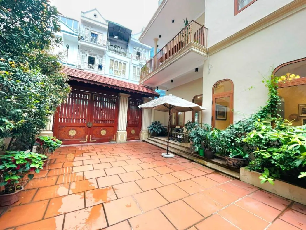400 TỶ NHỈNH SỞ HỮU SIÊU BIỆT PHỦ SÂN VƯỜN LẠC LONG QUÂN – TÂY HỒ. DT: 748M2/ 3 TẦNG CĂN 1 - 4 TẦNG CĂN 2/ MT: 16M. TRONG TẦM NGẮM PHÙ HỢP VỚI CÁC ĐẠI GIA SĂN TÌM - SỞ HỮU.