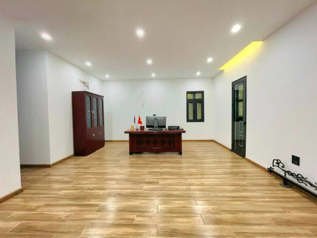 400 TỶ NHỈNH SỞ HỮU SIÊU BIỆT PHỦ SÂN VƯỜN LẠC LONG QUÂN – TÂY HỒ. DT: 748M2/ 3 TẦNG CĂN 1 - 4 TẦNG CĂN 2/ MT: 16M. TRONG TẦM NGẮM PHÙ HỢP VỚI CÁC ĐẠI GIA SĂN TÌM - SỞ HỮU.