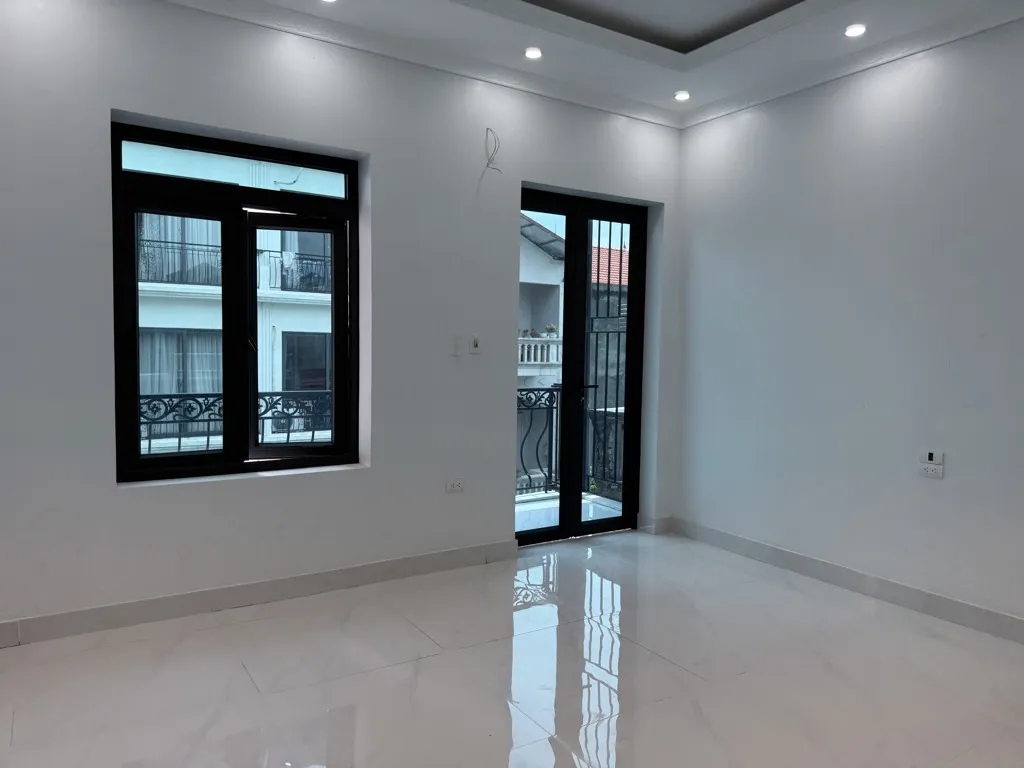 105m, nhỉnh 11 tỷ , nhà 3 tầng dân ngay chu huy mân