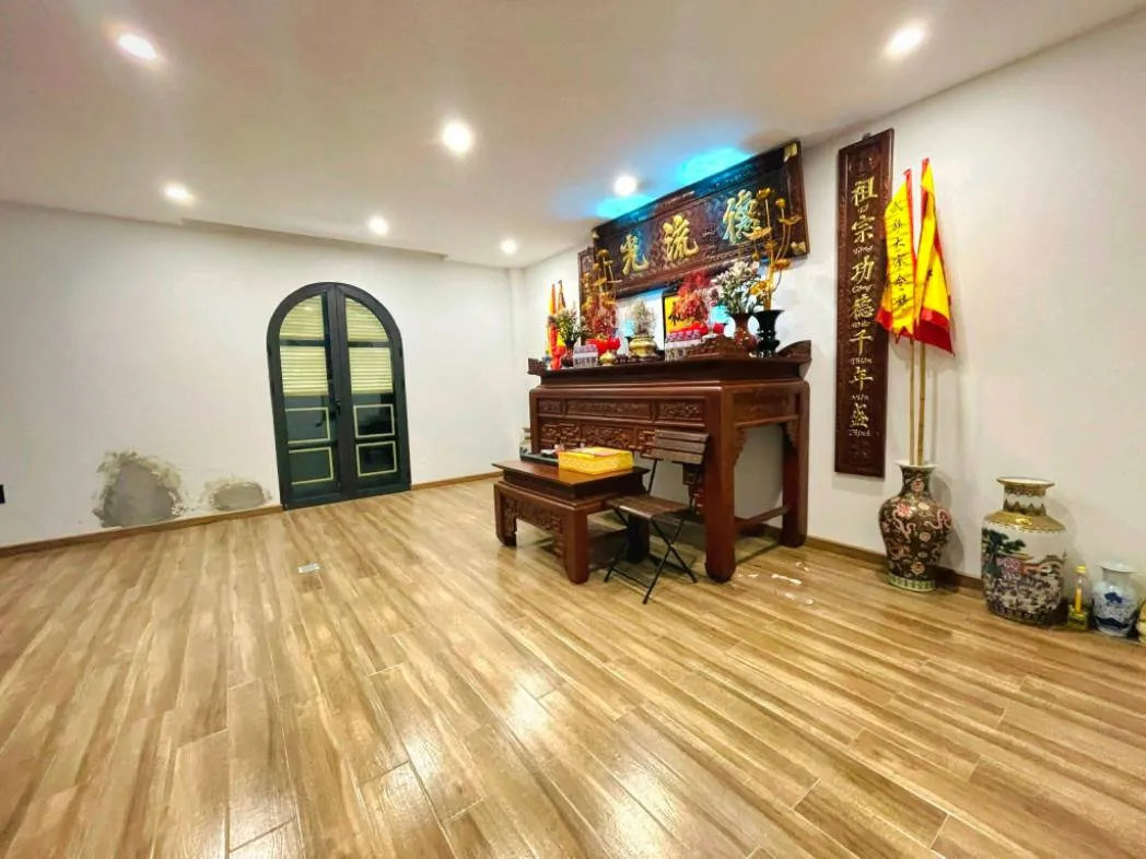 400 TỶ NHỈNH SỞ HỮU SIÊU BIỆT PHỦ SÂN VƯỜN LẠC LONG QUÂN – TÂY HỒ. DT: 748M2/ 3 TẦNG CĂN 1 - 4 TẦNG CĂN 2/ MT: 16M. TRONG TẦM NGẮM PHÙ HỢP VỚI CÁC ĐẠI GIA SĂN TÌM - SỞ HỮU.