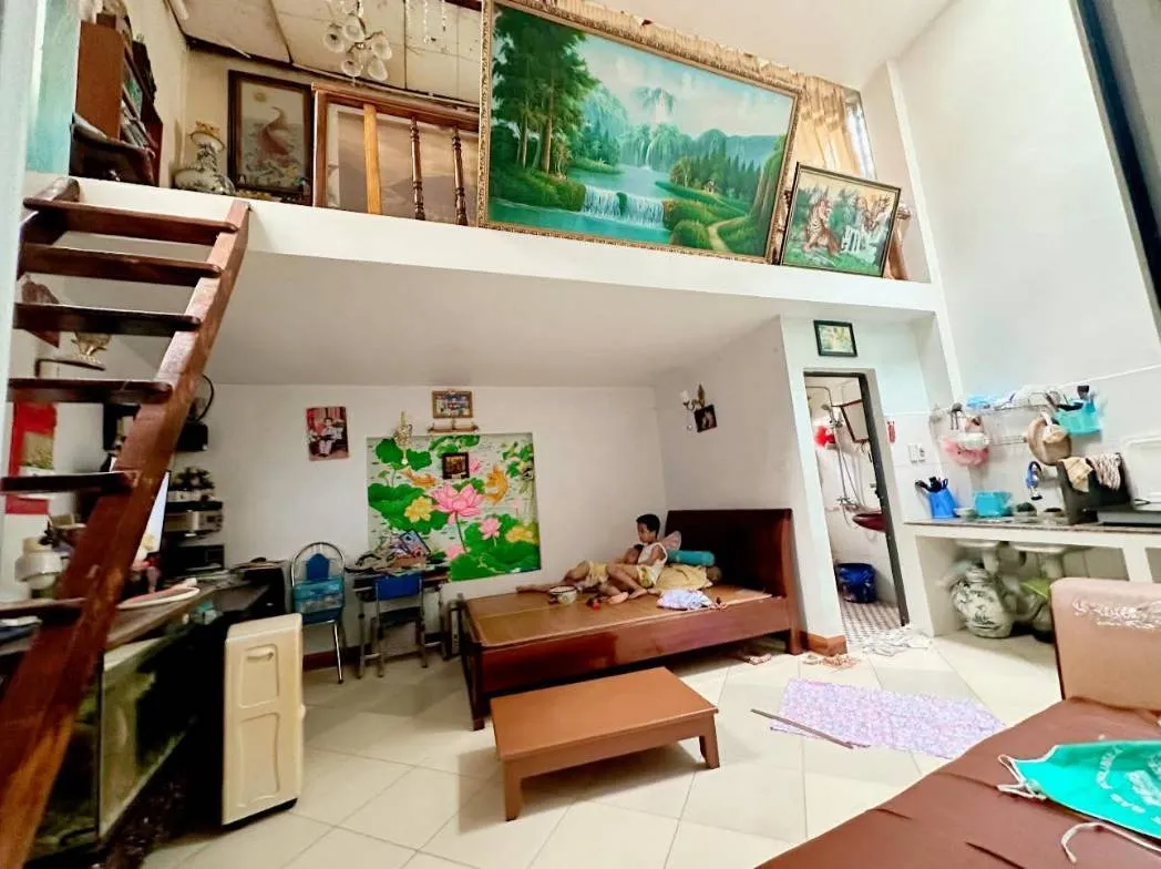 10.7 TỶ NHỈNH SỞ HỮU LÔ ĐẤT VÀNG THỤY KHUÊ – GẦN TRÍCH SÀI, HỒ TÂY | TIỀM NĂNG ĐẦU TƯ CAO. DT: 72M2/ SẴN NHÀ CẤP 4 2 TẦNG/ MT: 5.4M (NỞ HẬU 6.4M). TRONG TẦM NGẮM ANH CHỊ TÀI CHÍNH TỐT SĂN TÌM.