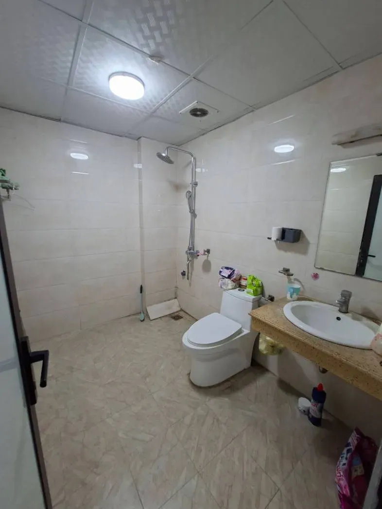 6.5 TỶ NHỈNH SỞ HỮU NGAY NHÀ ĐẸP NGUYỄN VĂN LINH – THẠCH BÀN, LONG BIÊN. DIÊN TÍCH: 36M2| 5 TẦNG| MT 4.08M. 
Ô TÔ ĐẬU NGAY CỔNG - CÁCH AEON MALL 1 KM -.TRONG TẦM NGẮM ANH CHỊ CÓ TÀI CHÍNH TỐT.